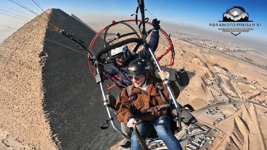 Tandemflug über den Pyramiden in Ägypten