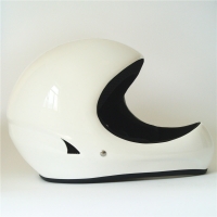 Gleitschirm Helm mit kürzerem Kienschutz